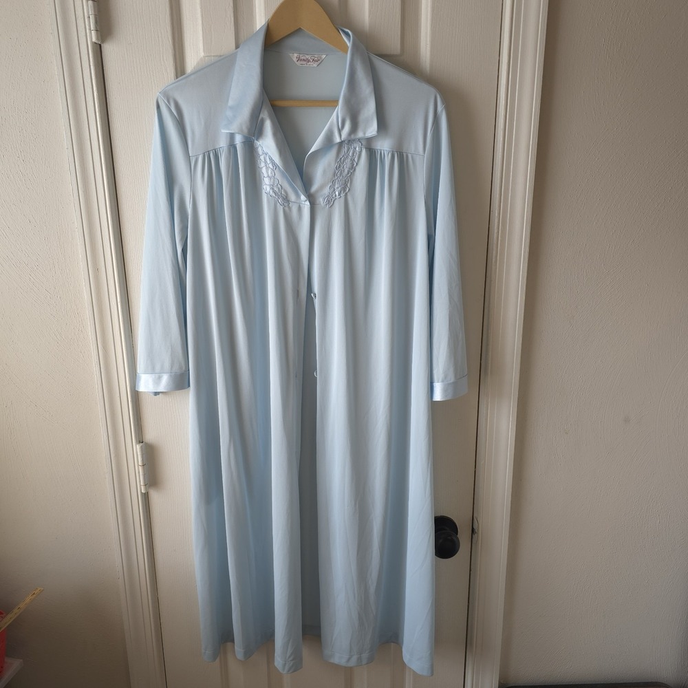 Vintage VANITY FAIR Blue Robe Size 38 Button Front Nylon Antron 3